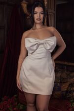 House of CB одећу 68JT359 ариелла хаљина од сатенског кристала боје слоноваче украшена машном - Image 5