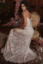 House of CB одећу 68JT366 серен нежно розе макси хаљина са цветним чипком - Image 2