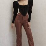 House of CB одећу 68JT1011 инаиа тан еластичне веганске кожне панталоне